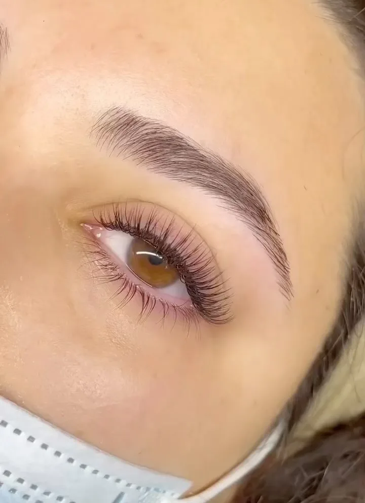 Natural volume lashes with full brow, white face mask