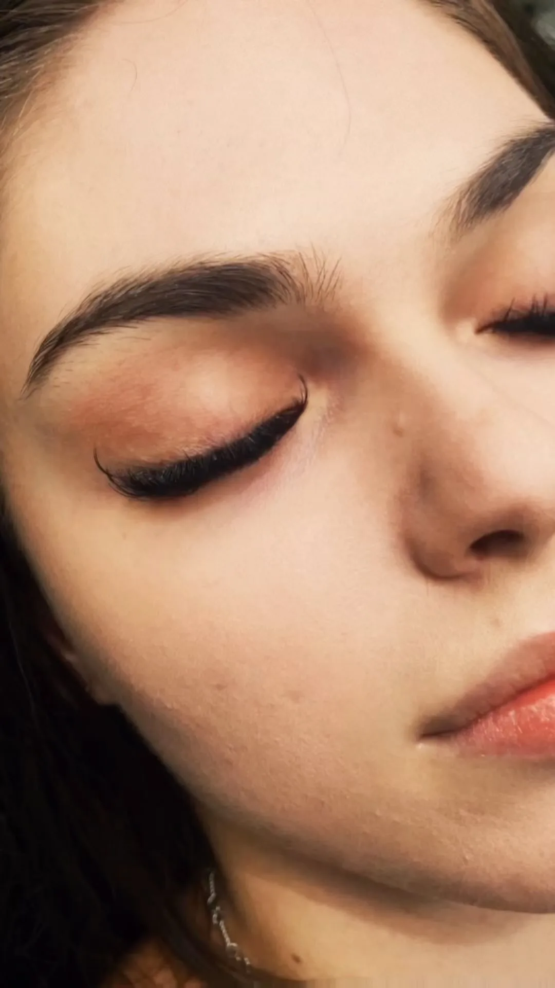 Soft graphic-liner lash line macro